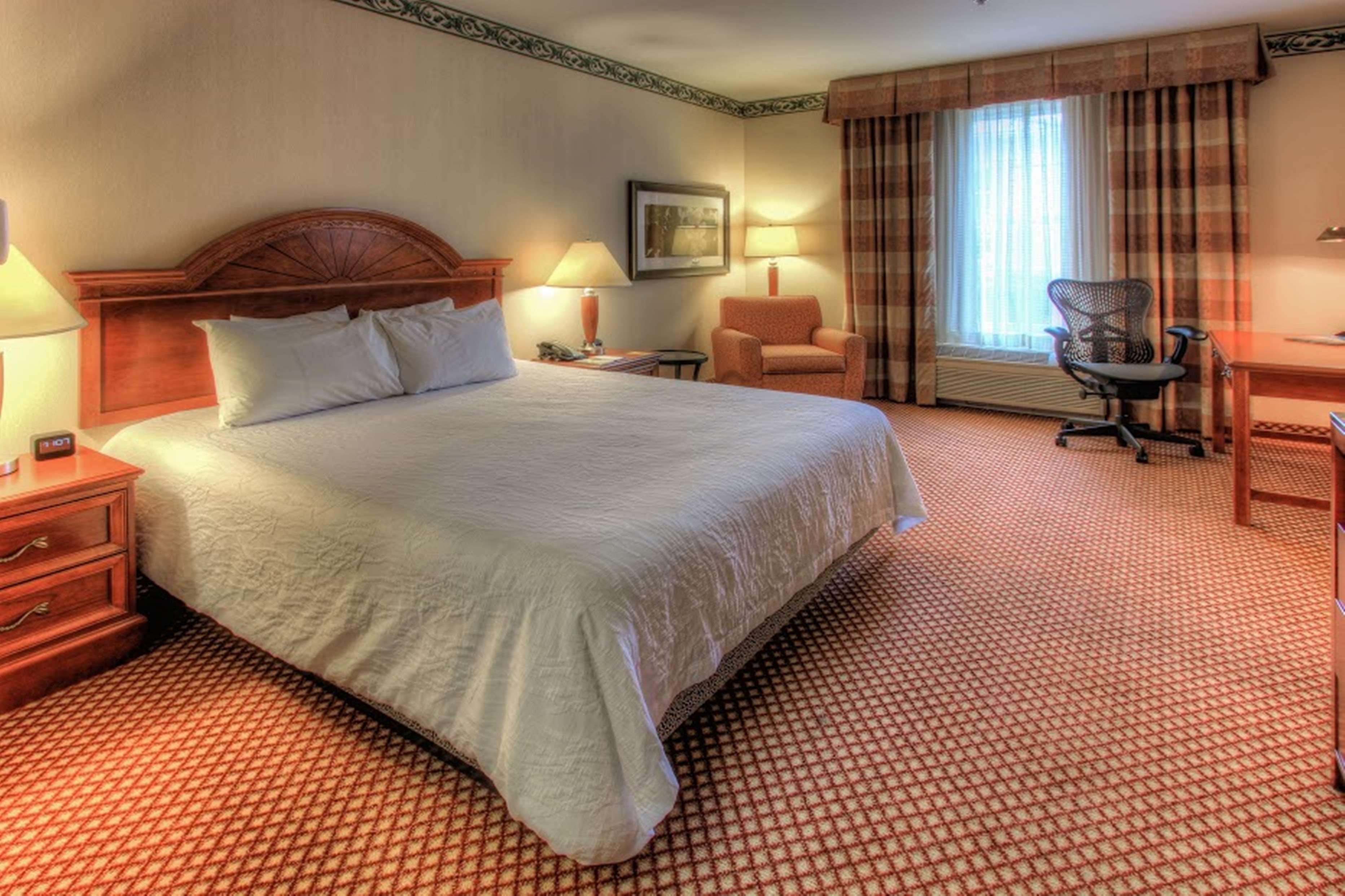 Hilton Garden Inn Вильямсбург Экстерьер фото