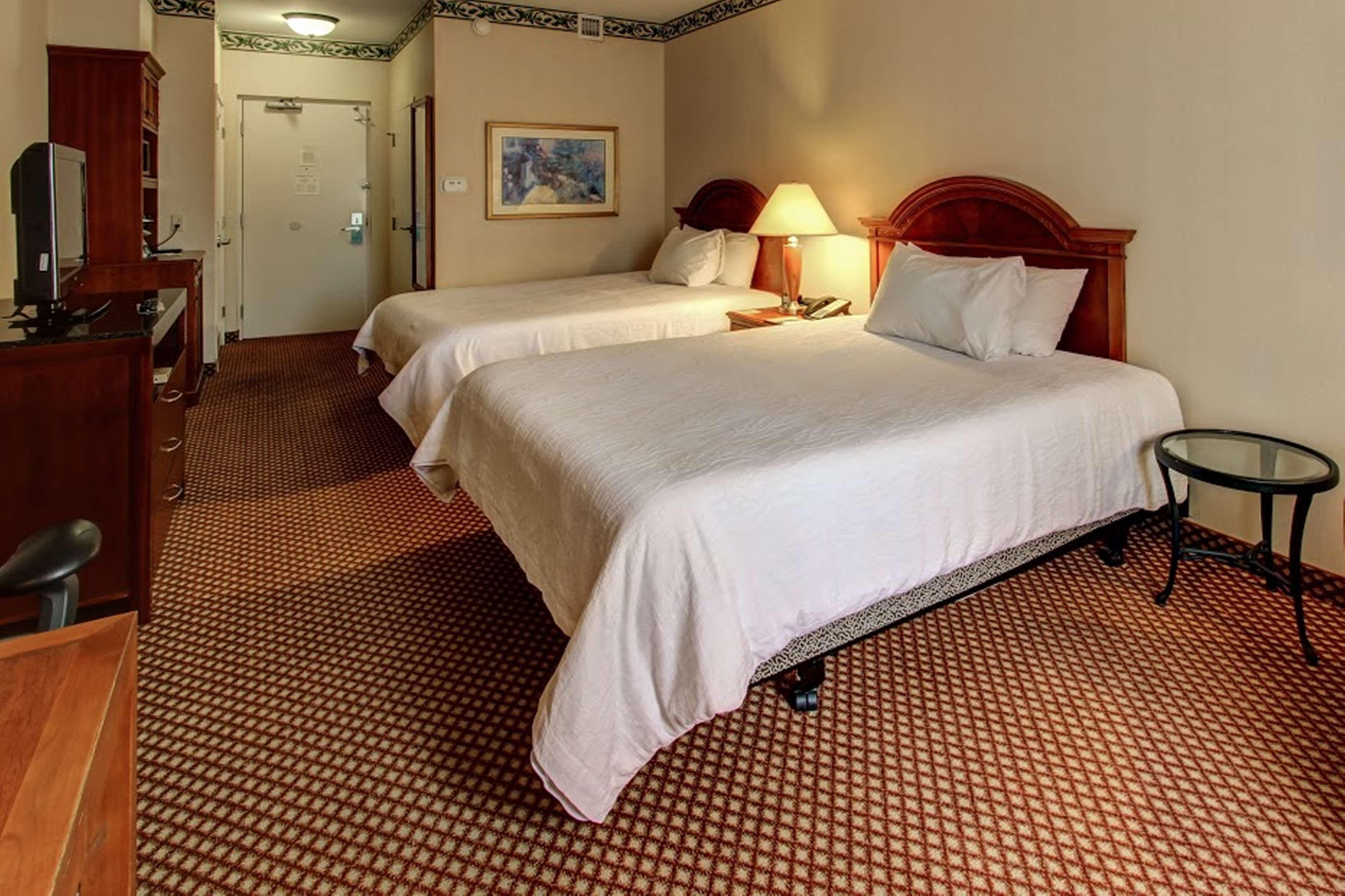 Hilton Garden Inn Вильямсбург Экстерьер фото