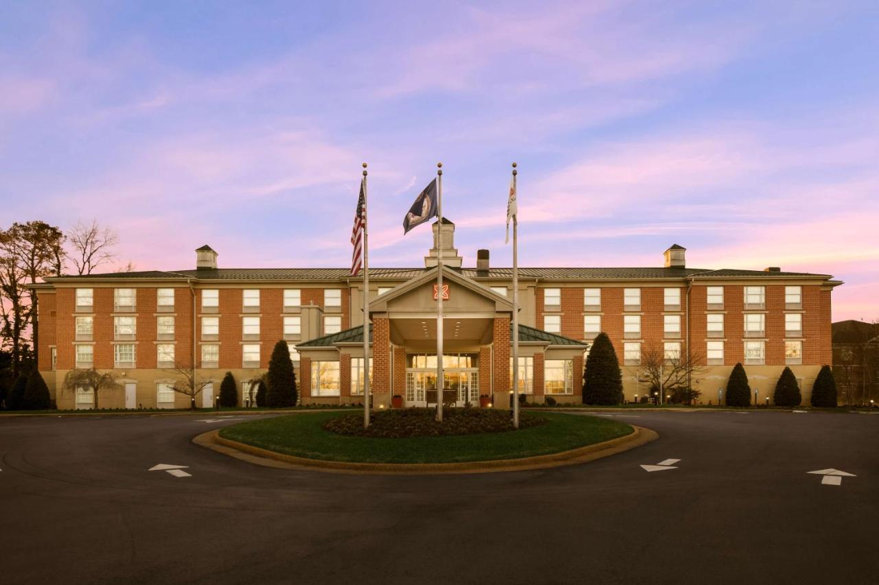 Hilton Garden Inn Вильямсбург Экстерьер фото