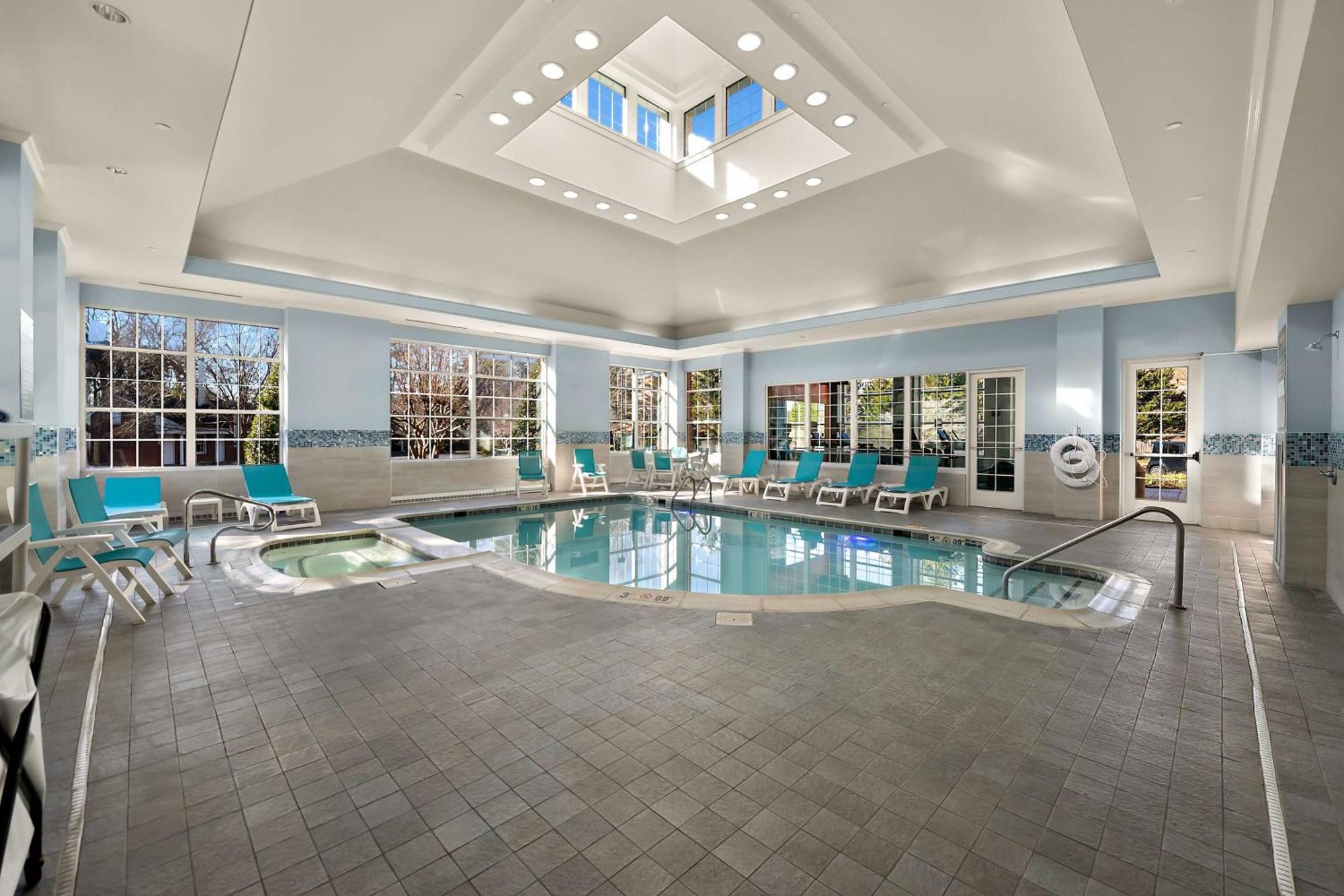 Hilton Garden Inn Вильямсбург Экстерьер фото
