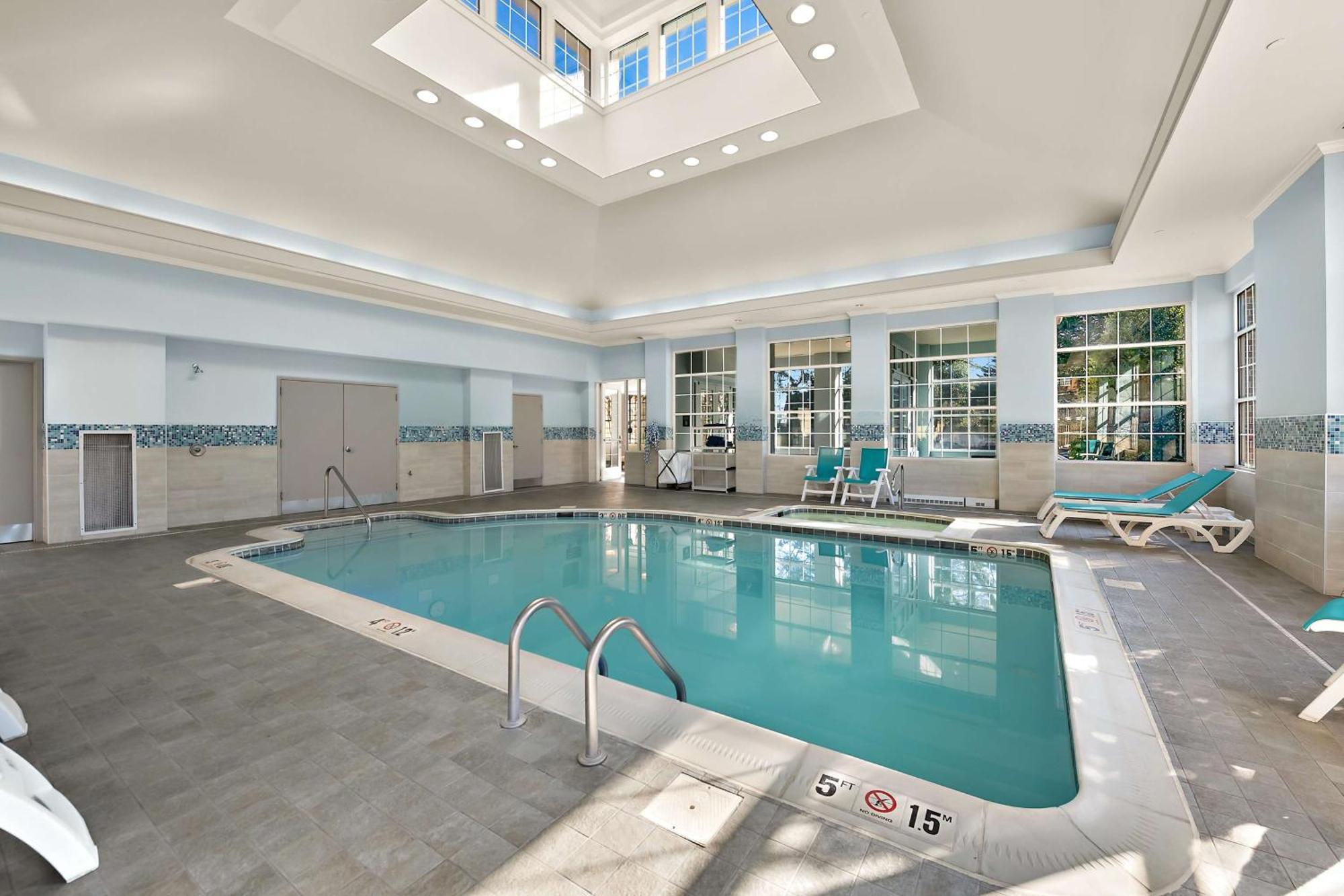 Hilton Garden Inn Вильямсбург Экстерьер фото